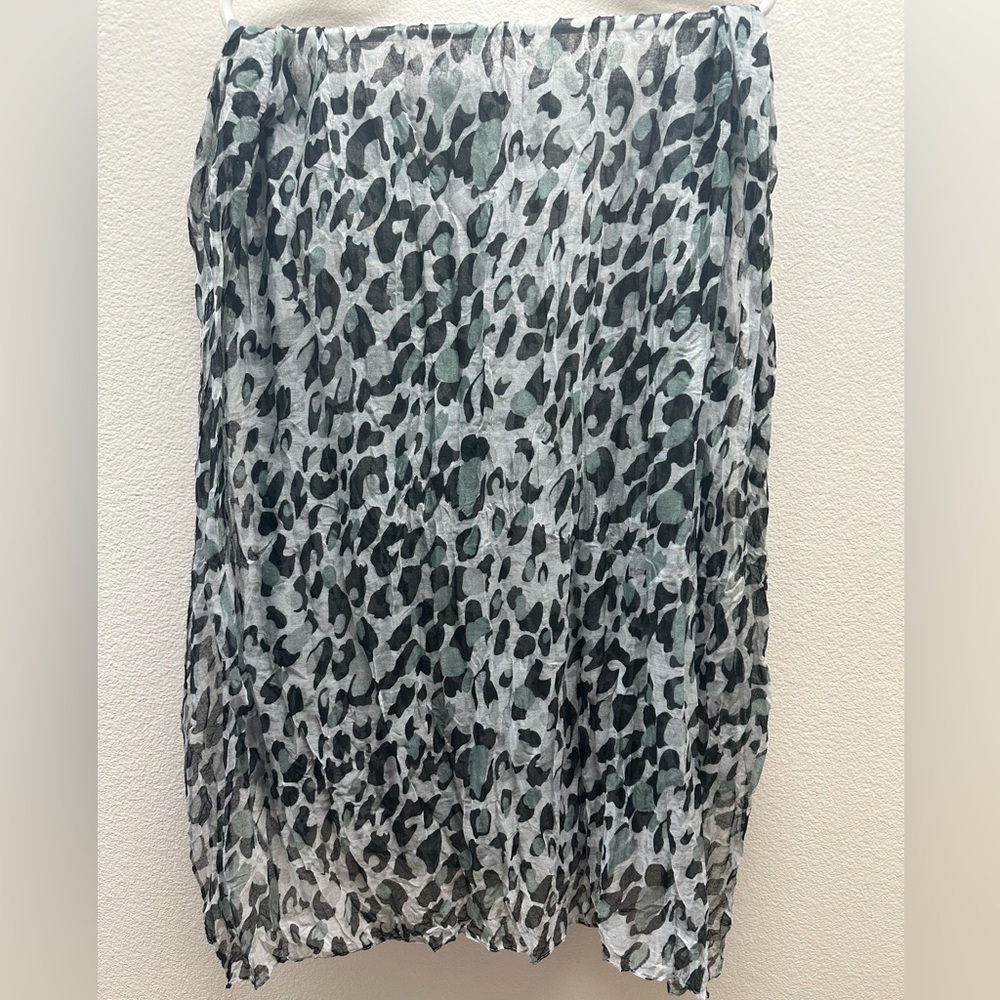 New Leopard Scarf - Picture 1 of 3